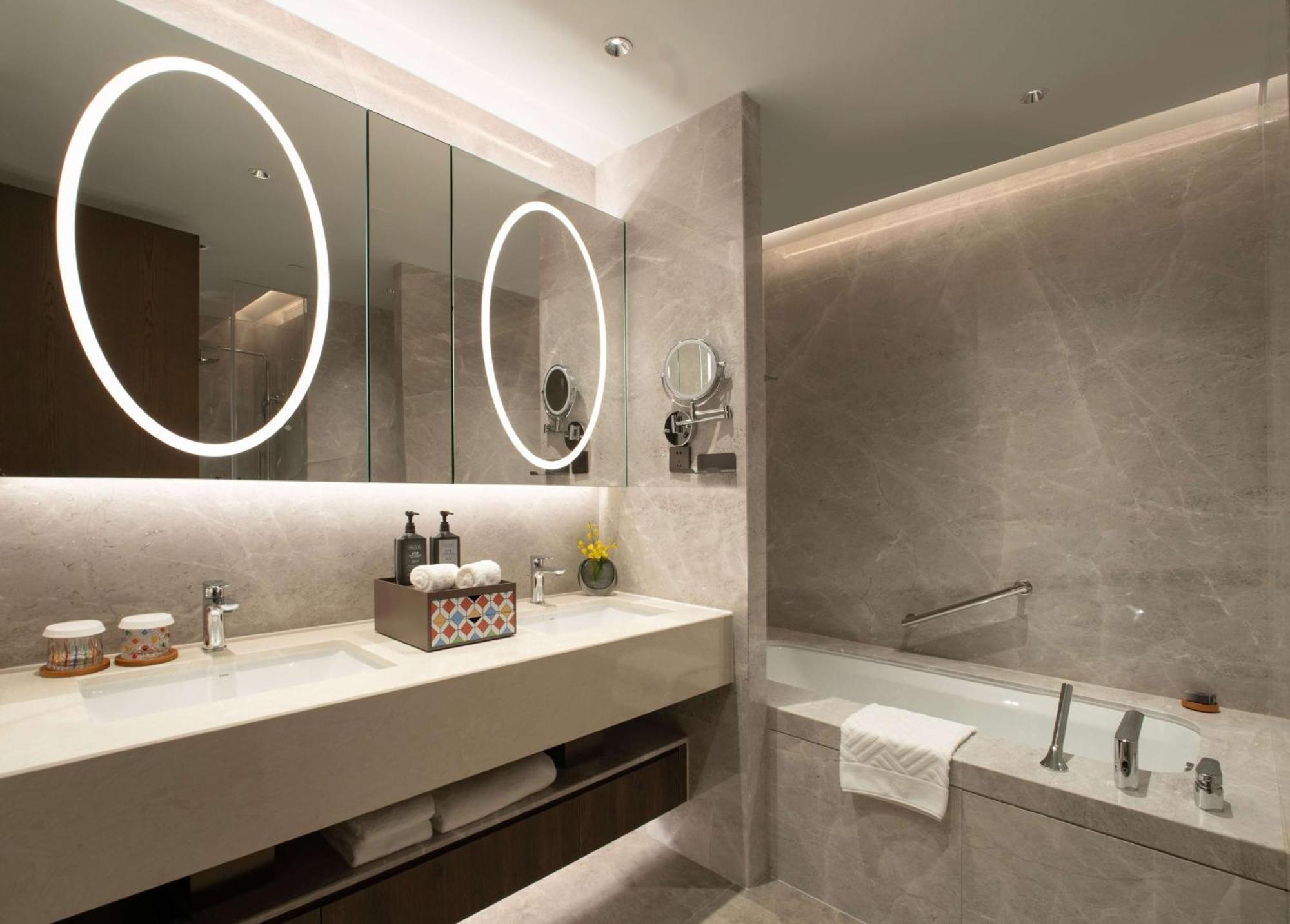 Yuexiu Hotel Guangzhou, Curio Collection By Hilton Exterior foto