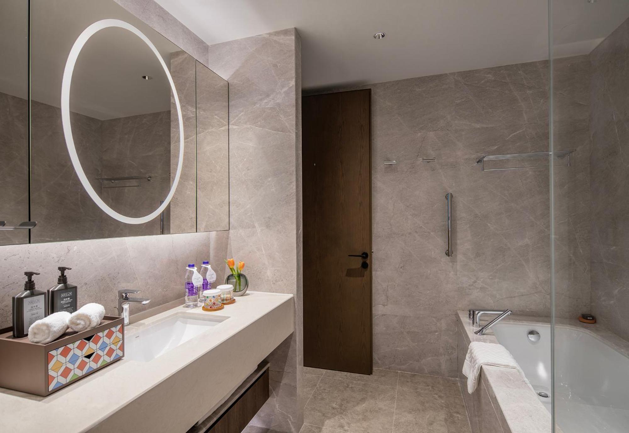 Yuexiu Hotel Guangzhou, Curio Collection By Hilton Exterior foto
