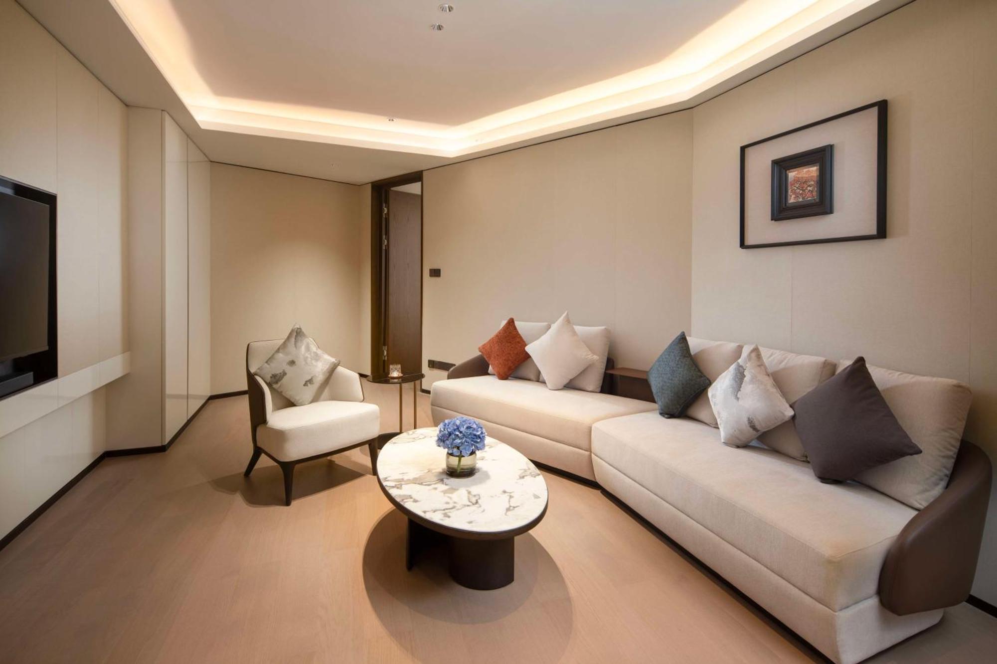 Yuexiu Hotel Guangzhou, Curio Collection By Hilton Exterior foto