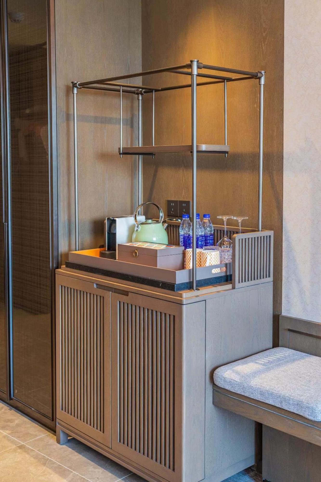Yuexiu Hotel Guangzhou, Curio Collection By Hilton Exterior foto