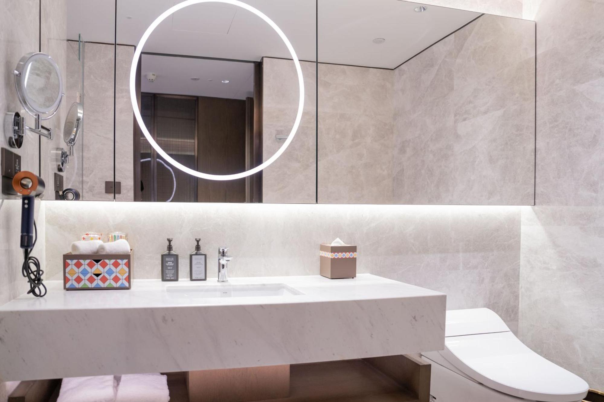 Yuexiu Hotel Guangzhou, Curio Collection By Hilton Exterior foto
