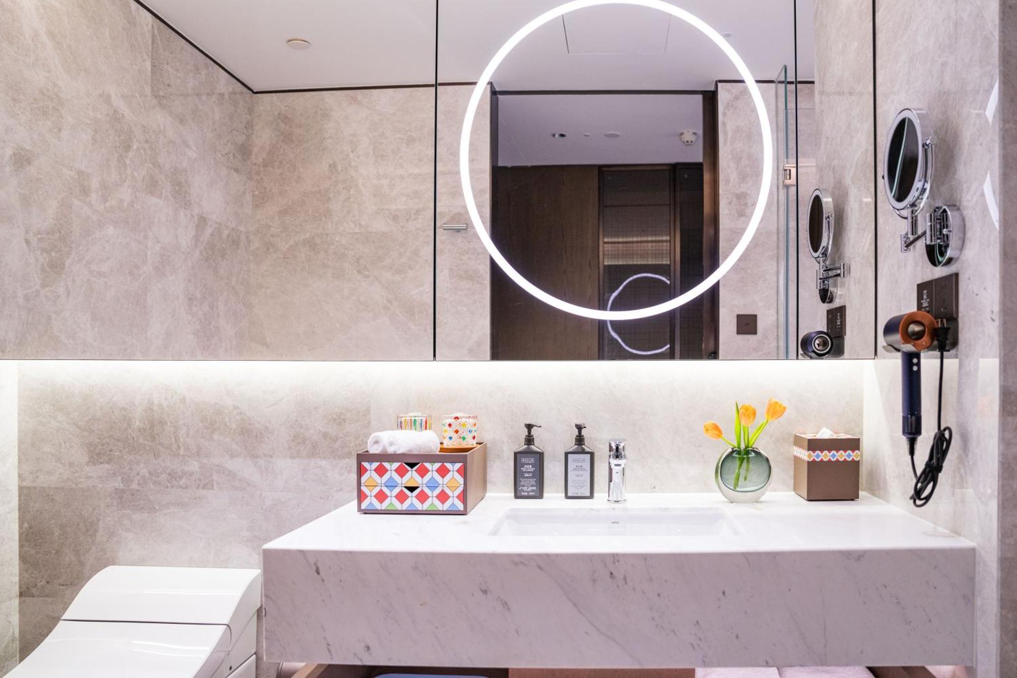 Yuexiu Hotel Guangzhou, Curio Collection By Hilton Exterior foto
