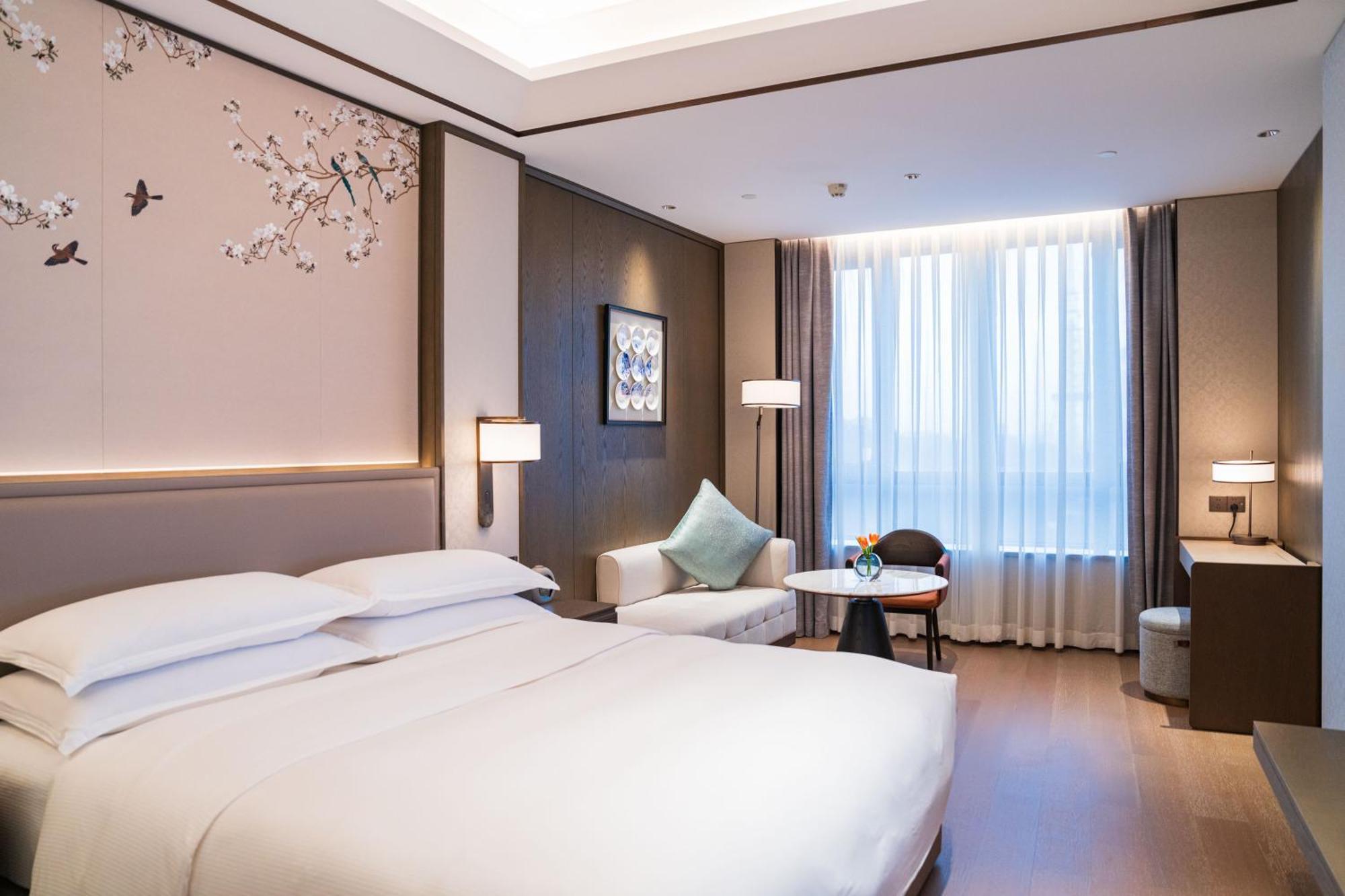 Yuexiu Hotel Guangzhou, Curio Collection By Hilton Exterior foto